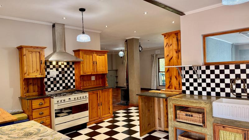 5 Bedroom Property for Sale in Kenridge Western Cape